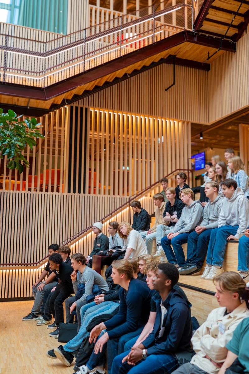 Publiken lyssnar till presentation av innovationer